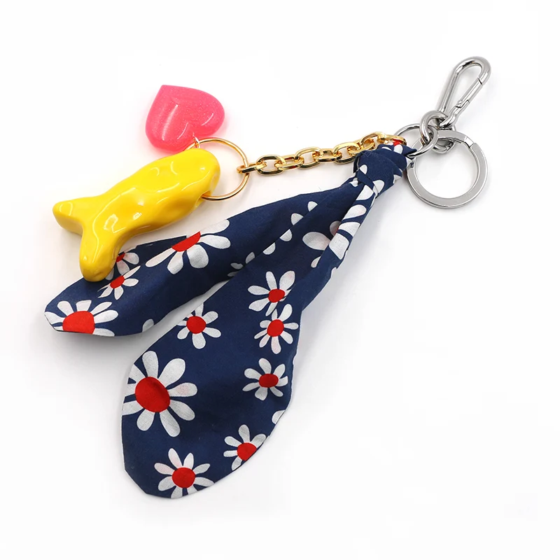 Daisy و Fish Keychain